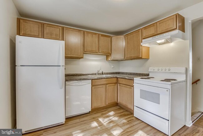 Building Photo - 3025 Ellenwood Dr