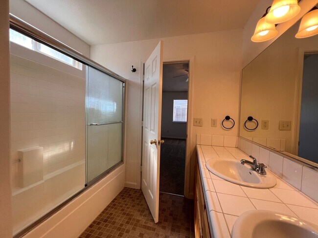 Building Photo - 3 bedroom Fernley home in Donner Trails, F...