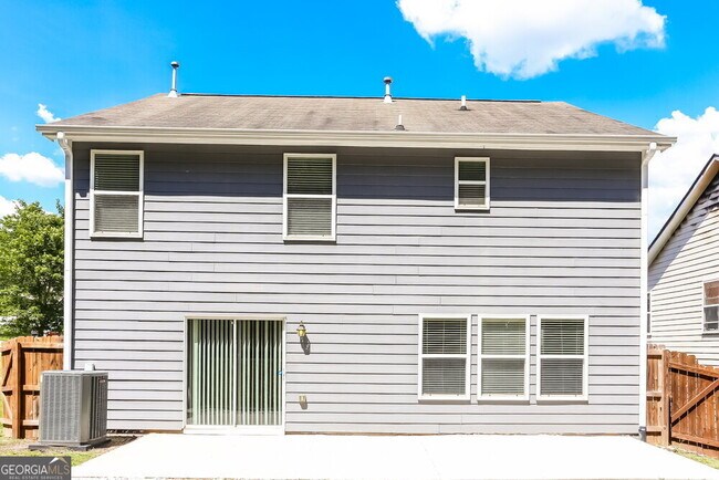 Building Photo - 2210 Valley Creek Dr
