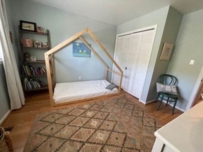 Building Photo - 3BD/2.5BA End Unit Townhouse in Hilltop Area!!