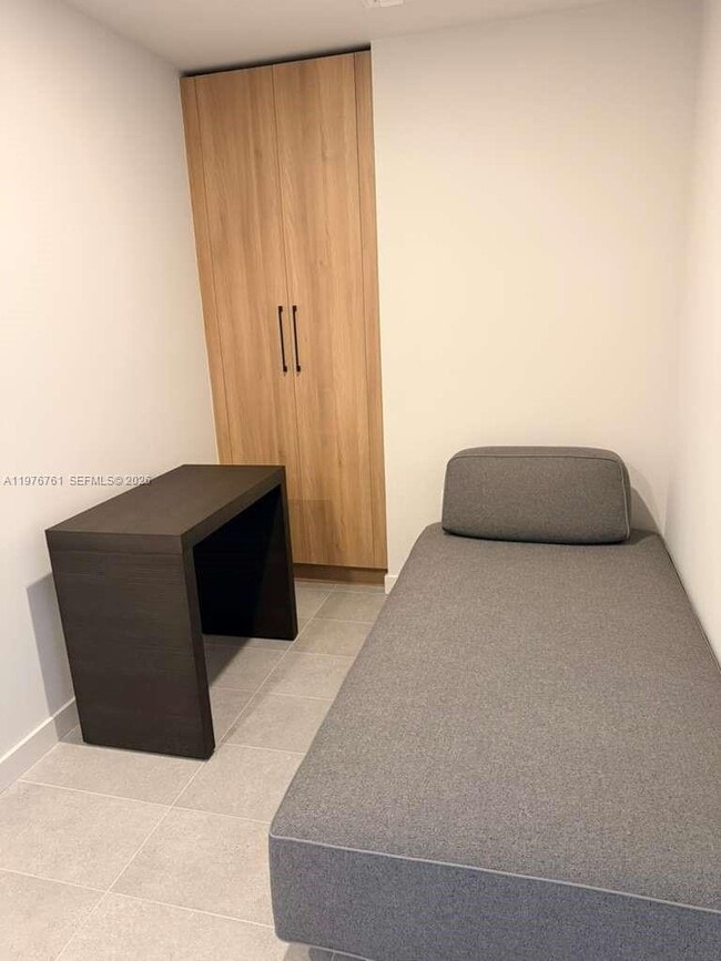 Building Photo - 121 NE 5th St