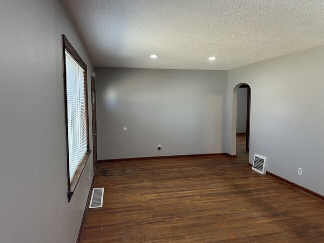 Building Photo - 1475 W Duchesne Dr