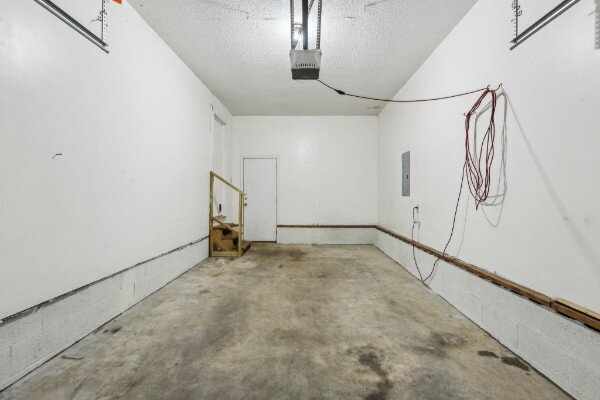 Building Photo - 157 Oak Tree Dr