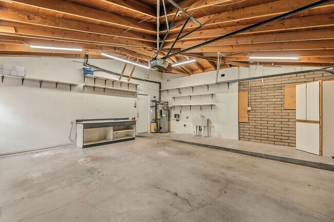 Building Photo - Beautiful 3 bed, 2 bath w/ bonus Room, loc...