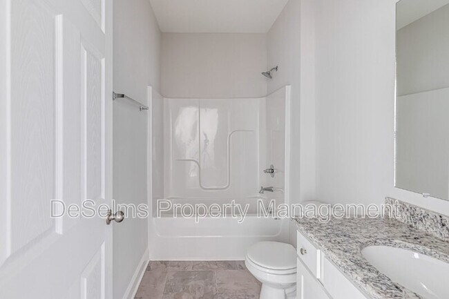 Building Photo - 107 Crabourne Dr