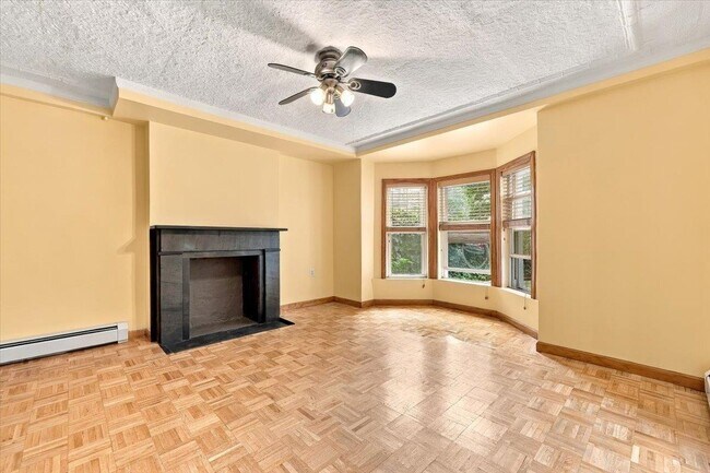 Building Photo - 373 Webster Ave
