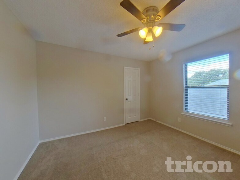 Building Photo - 837 Globe Ave