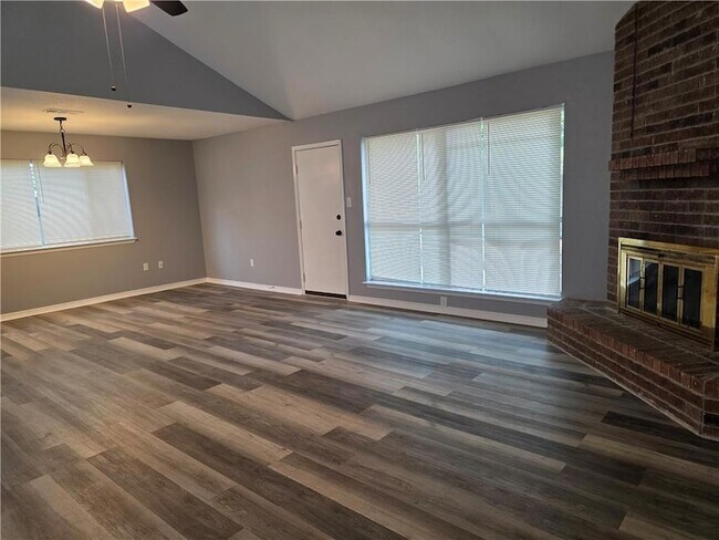 Building Photo - 111 Heather Dr