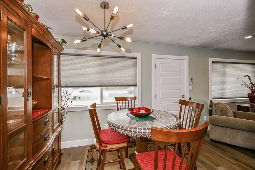 Dining - 5137 Mesquite Dr