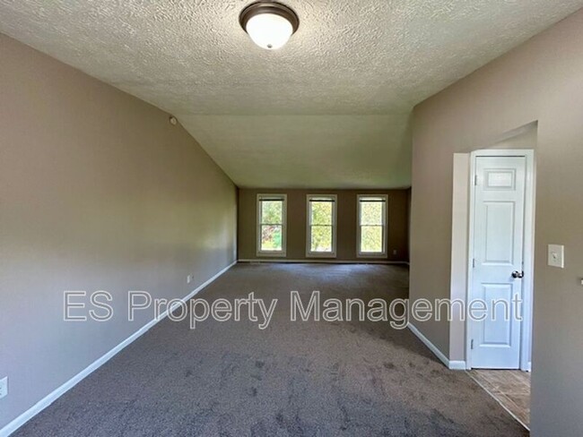 Building Photo - 1180 Standish Dr