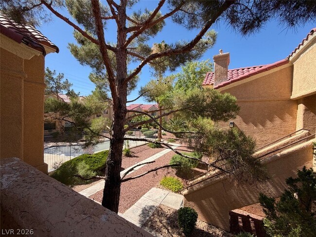 Building Photo - 900 Heavenly Hill Ct