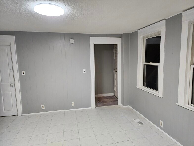 Building Photo - 227 Providence St