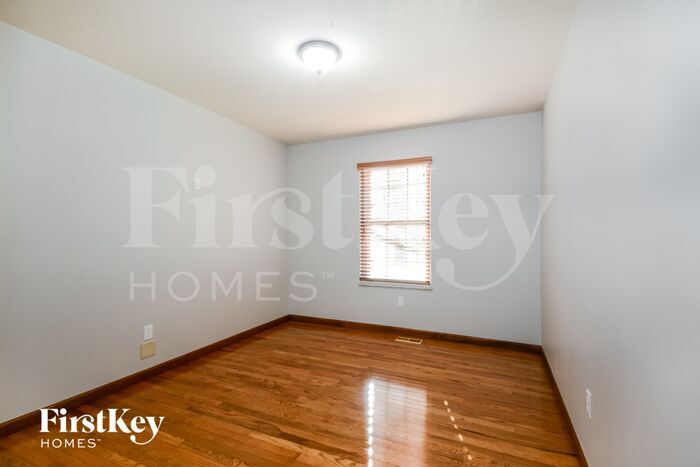 Building Photo - 1530 Froesel Dr
