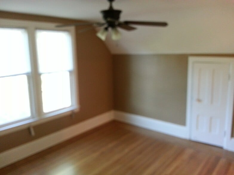 Building Photo - 516 4th Ave SE