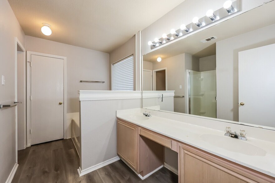 Building Photo - 522 Blueberry Hill Ln