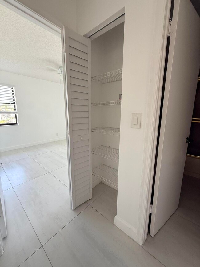 Building Photo - 7714 Tahiti Ln