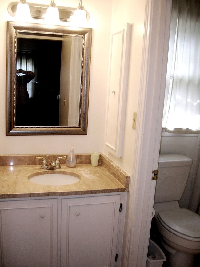 Building Photo - 211 Surrey Rd