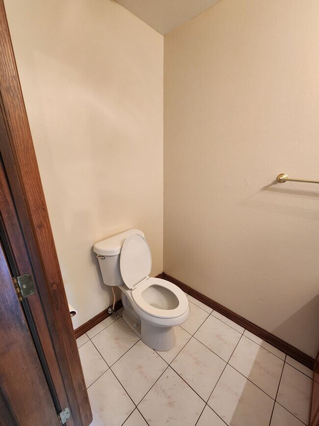 Building Photo - Beautiful 4 Bedroom Home on Cul Du Sac Wit...