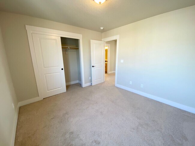 Building Photo - Bethany Creek 3 Bedroom Home!