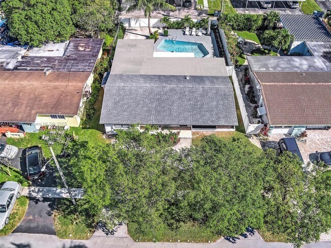 Building Photo - 551 Crescent Dr