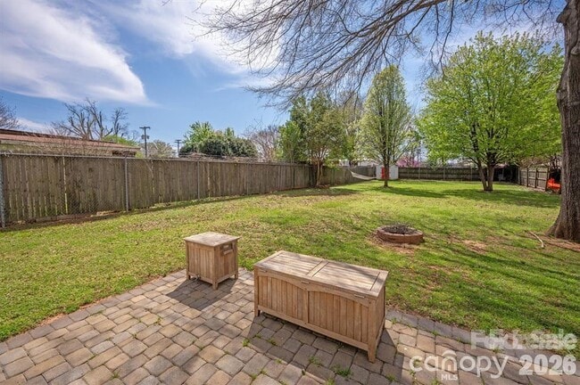 Building Photo - 307 E Peterson Dr