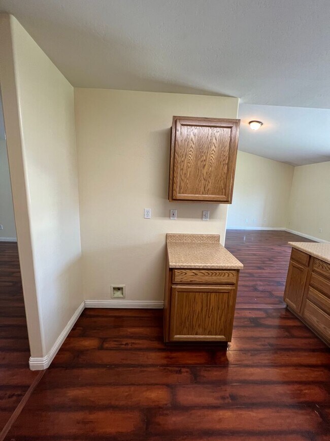 Building Photo - Beautiful NW Home for Rent 3+2 $2,300
