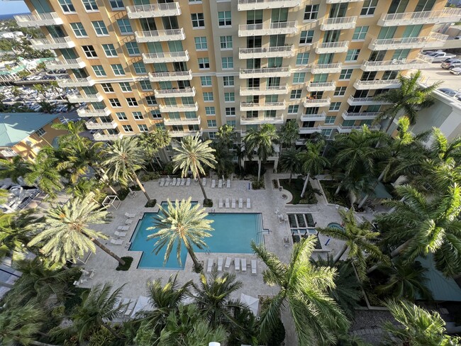 Building Photo - 700 E Boynton Beach Blvd
