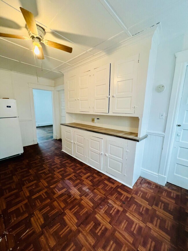 Building Photo - 163 Market St