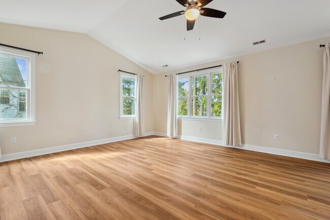 Building Photo - 317 W College Terrace