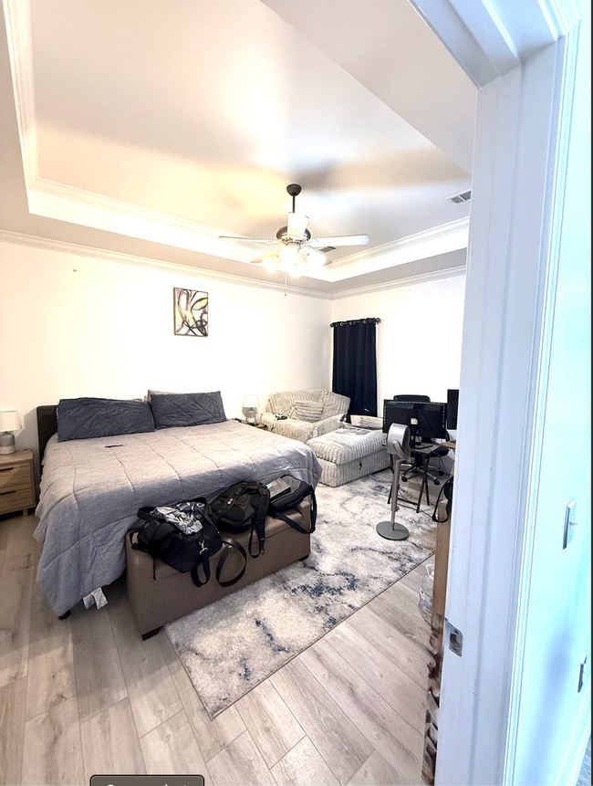 Building Photo - 4 bedroom 2.5 bath home