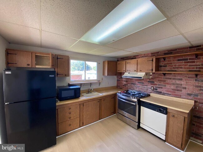 Building Photo - 311 Colby Cir