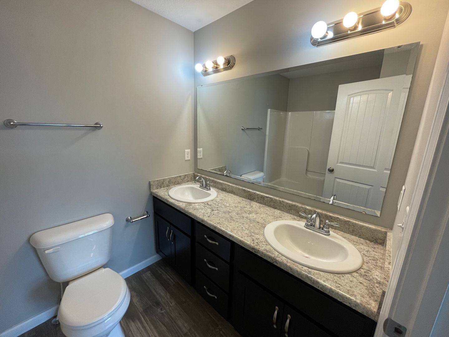 Building Photo - 15266 Delphinium Pl