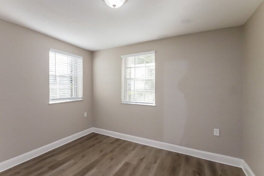 Building Photo - 1001 SW 25th Ave