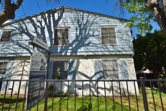 Building Photo - 11645 Moorpark St