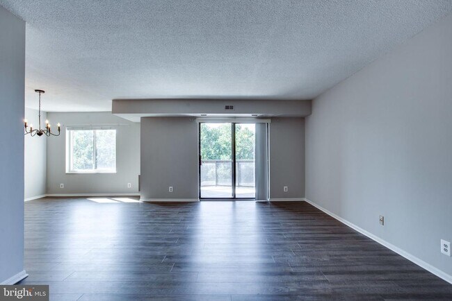 Building Photo - 8370 Greensboro Dr