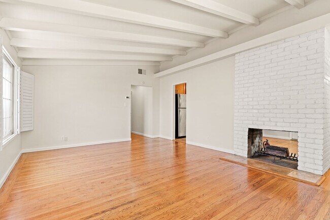 Building Photo - Charming Hayward Home with Modern Upgrades...