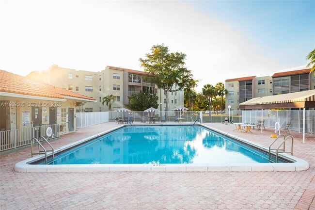 Building Photo - 1820 SW 81st Ave