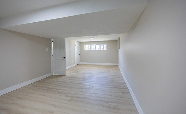 Building Photo - 476 Fielding Dr