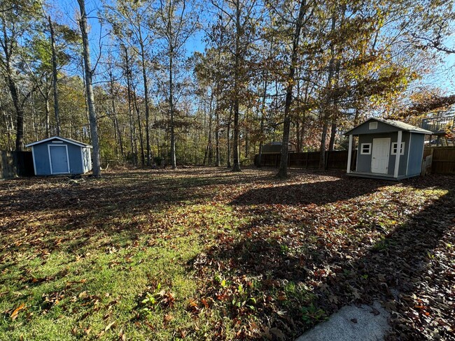 Building Photo - Large 4/2.5 House in Armuchee- $1,895