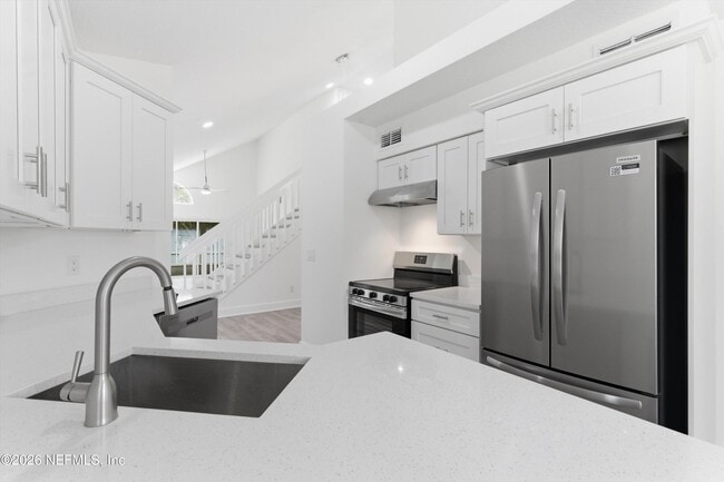 Building Photo - 325 Sunrise Cir