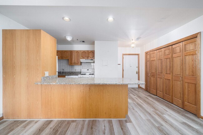 Building Photo - 72 Park Ave