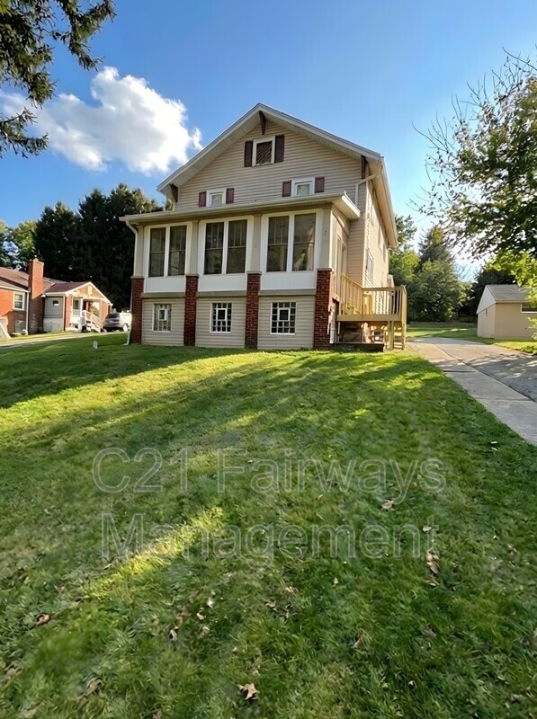 Building Photo - 16 Panorama Dr