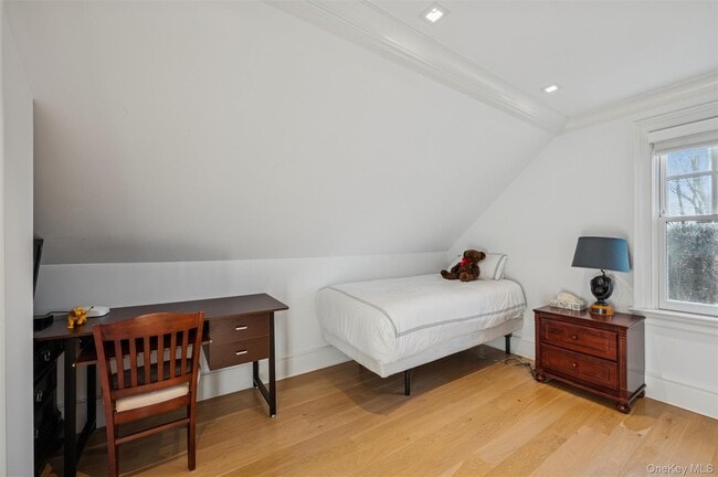 Building Photo - 30 Club Ln