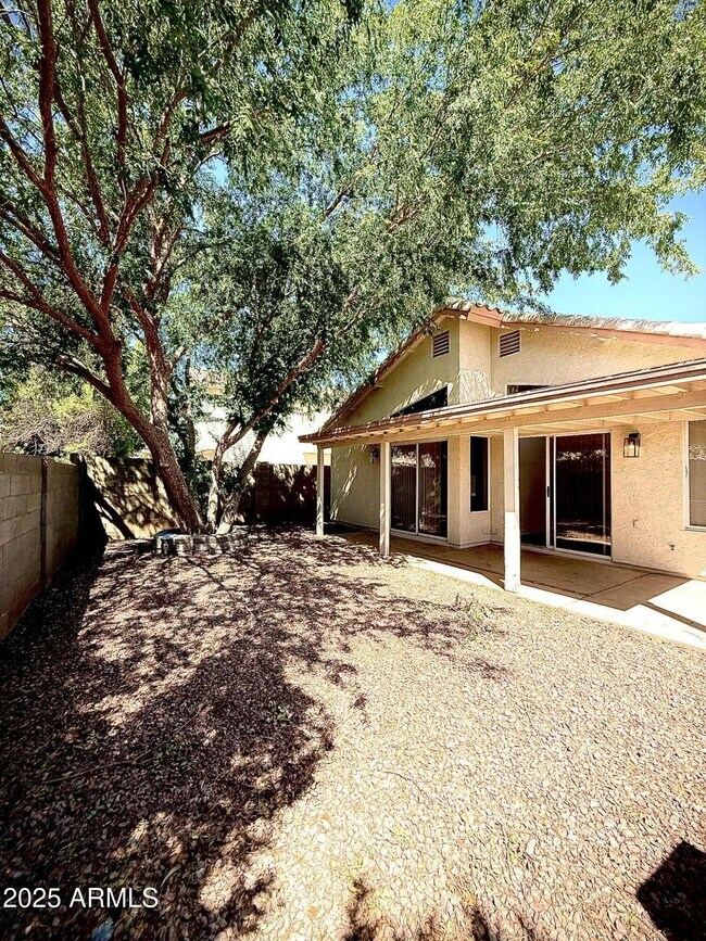 Building Photo - 105 S Willow Creek St