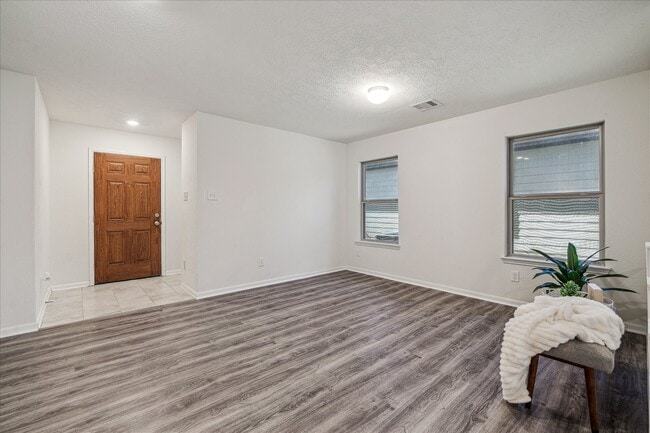 Building Photo - 2542 White Bluff Ln