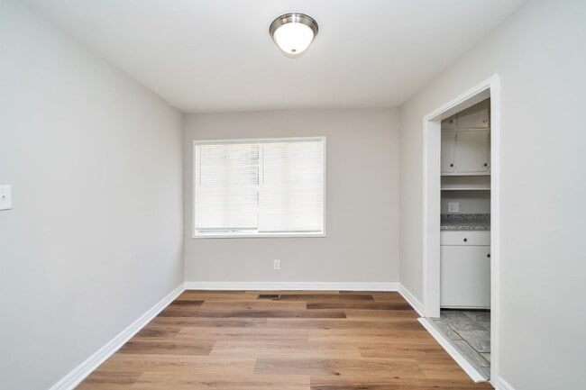 Building Photo - Super Cute & Spotless Corner Lot Home in Bessemer