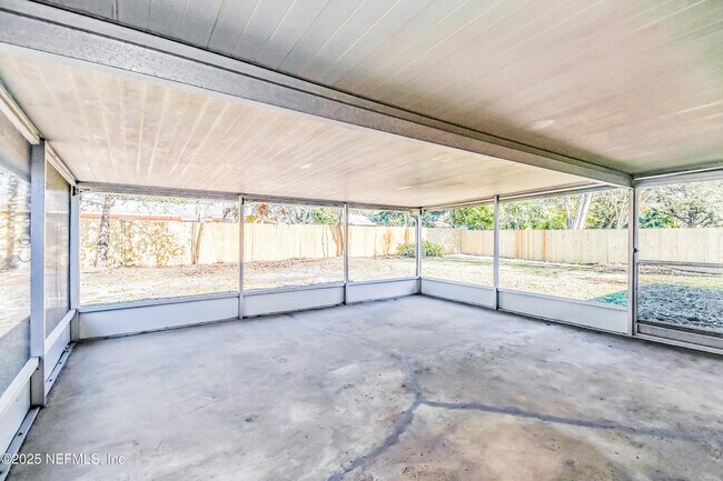 Building Photo - 1113 Grove Park Dr S