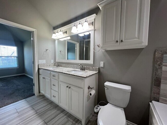 Building Photo - 8722 SW 40th Ter