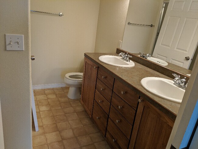 Building Photo - 103 Cally Ln