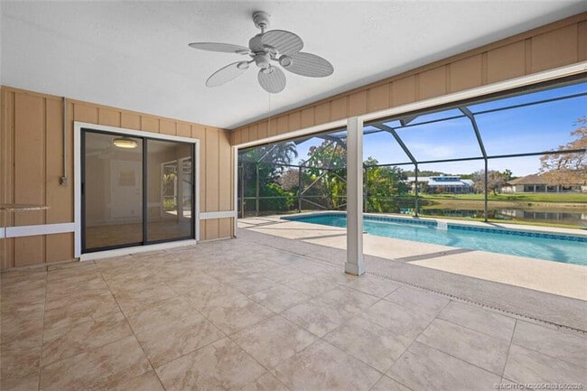 Building Photo - 3074 NE Loquat Ln